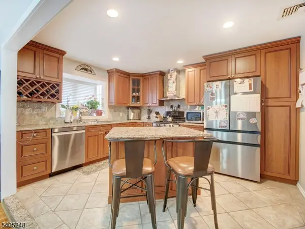 Kenilworth Boro, NJ 07033,64 Arthur Ter