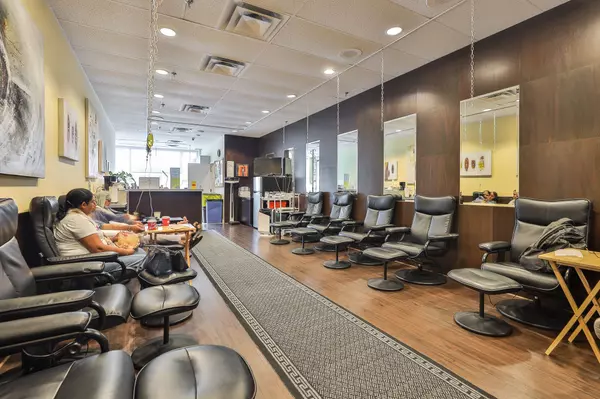 Toronto C08, ON M4W 3T1,421 Bloor ST E #204