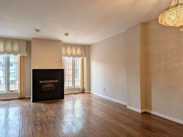 Toronto C08, ON M5A 3B2,64 Arnold AVE