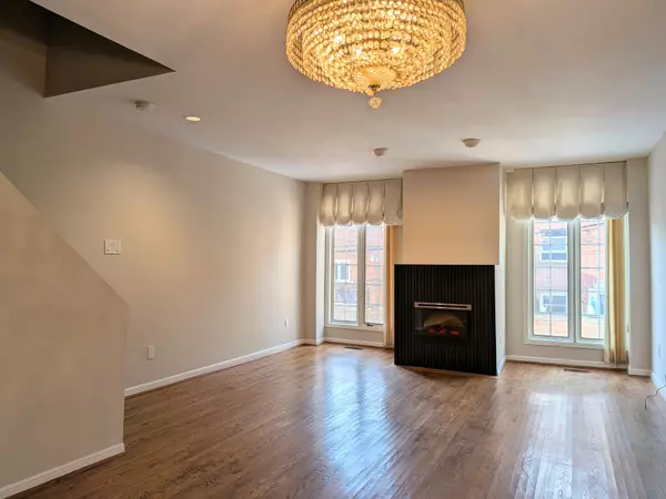 Toronto C08, ON M5A 3B2,64 Arnold AVE