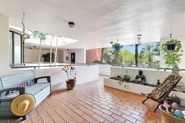 Hallandale Beach, FL 33009,2300 Diana #203