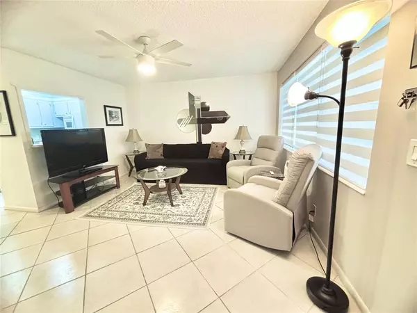 Deerfield Beach, FL 33442,43 Farnham B #43