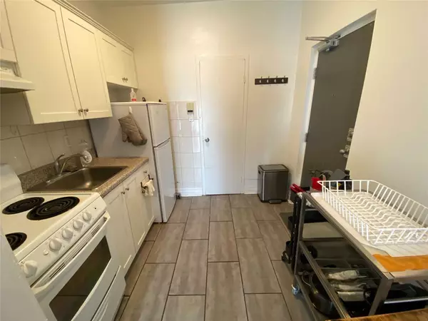 Toronto W01, ON M6K 3B7,1 Triller AVE #307