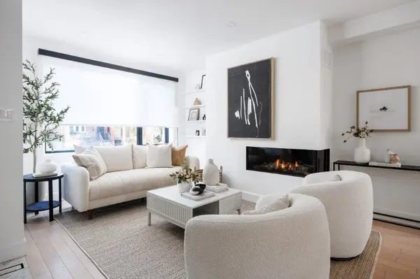 Toronto W02, ON M6P 2X6,424 Clendenan AVE