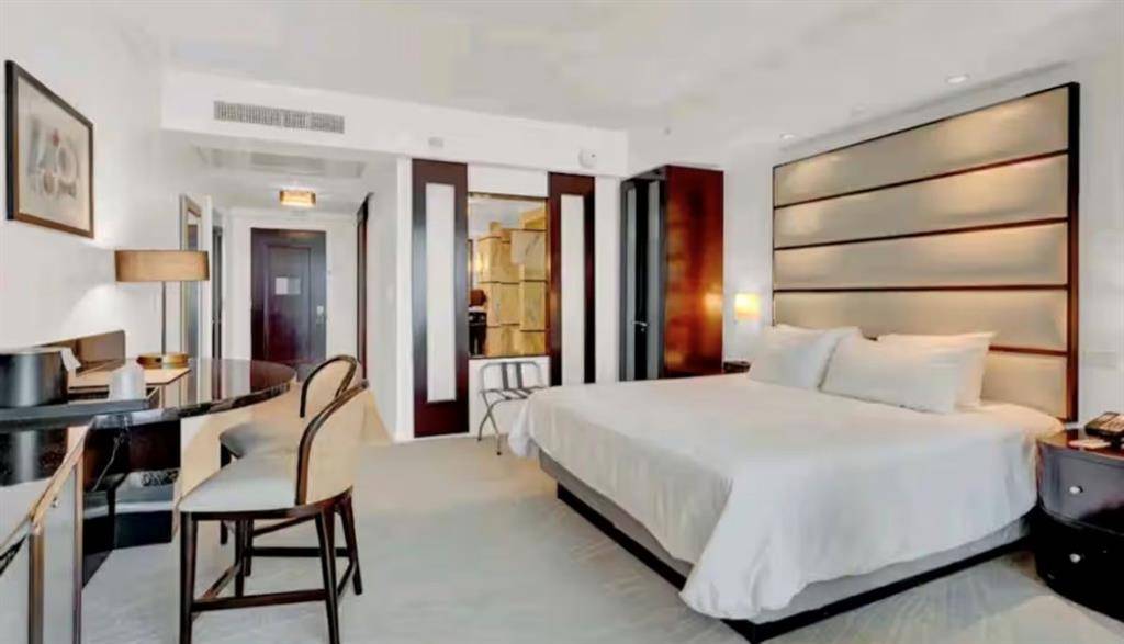 4391 Collins Ave #1913, Miami Beach, FL 33140