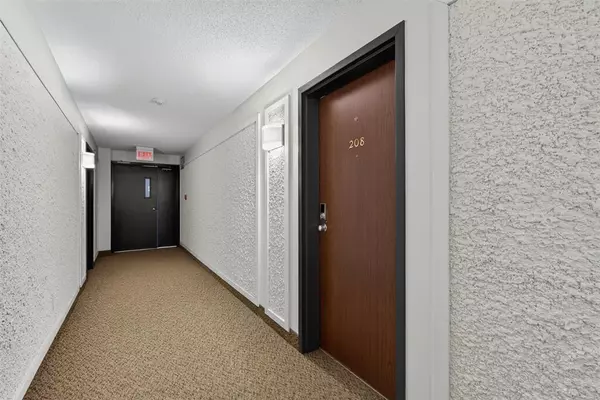 Winnipeg, MB R3N 1Z1,470 Kenaston BLVD