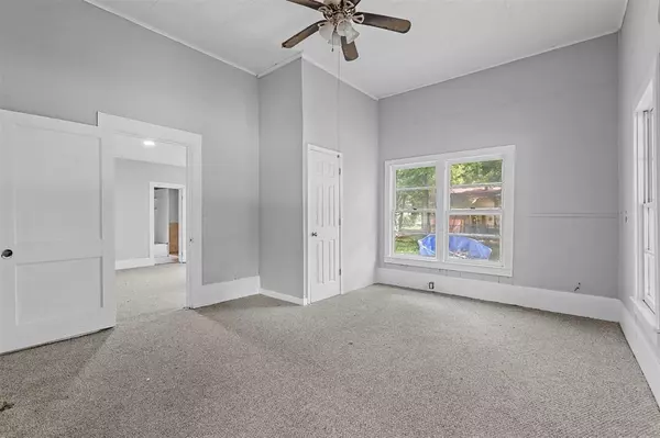 Cleburne, TX 76031,707 S Robinson Street