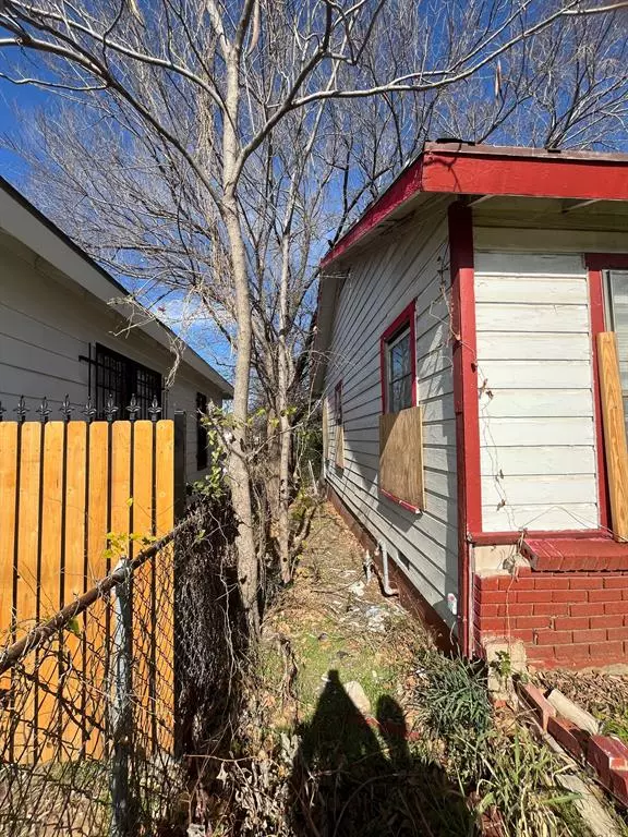 Fort Worth, TX 76105,3919 E Berry Street