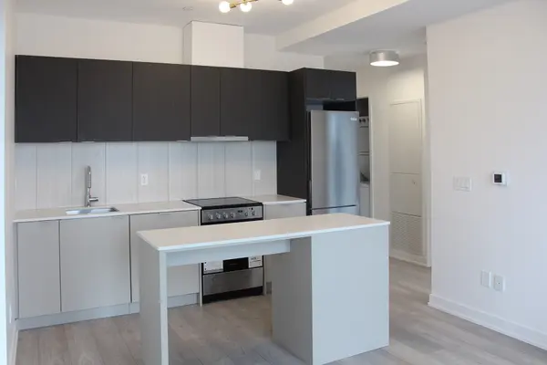 Toronto C06, ON M3H 0E7,8 Tippett RD #1611