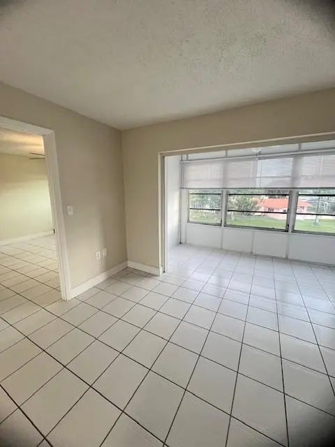 Sunrise, FL 33322,8515 Sunrise Lakes Blvd #303