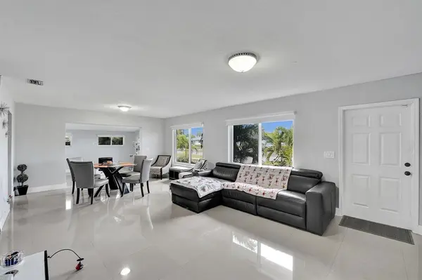 Hollywood, FL 33021,3322 Mckinley St