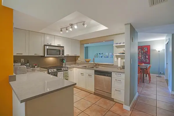 Davie, FL 33324,1831 Sabal Palm Dr #202