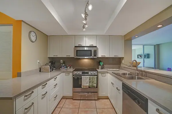 Davie, FL 33324,1831 Sabal Palm Dr #202