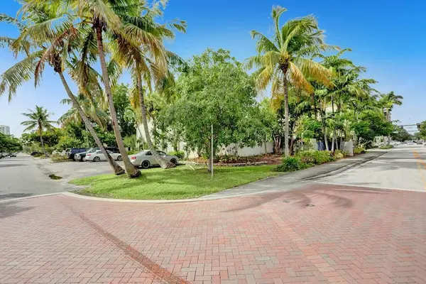 Fort Lauderdale, FL 33301,575 NE 7th Ave #4B