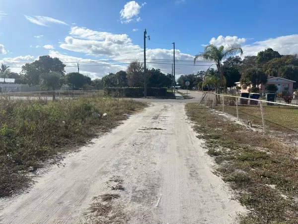 Fort Pierce, FL 34950,1512 N 17th St