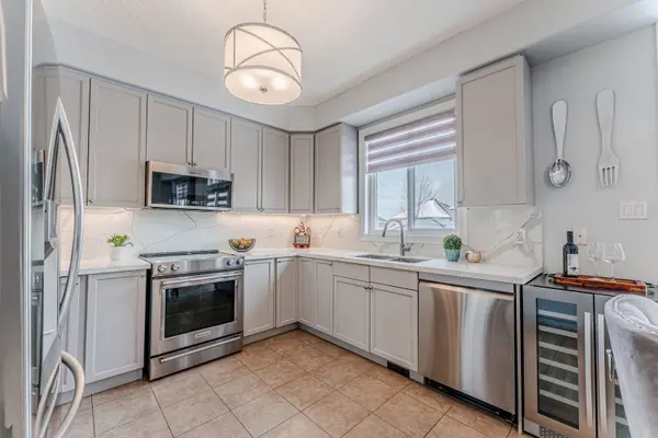 Barrie, ON L4N 8J7,52 Jewel House LN