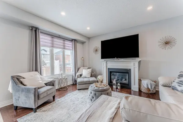 Barrie, ON L4N 8J7,52 Jewel House LN