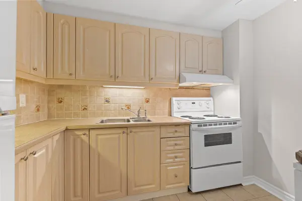 Beacon Hill North - South And Area, ON K1J 8H8,915 Elmsmere RD #708