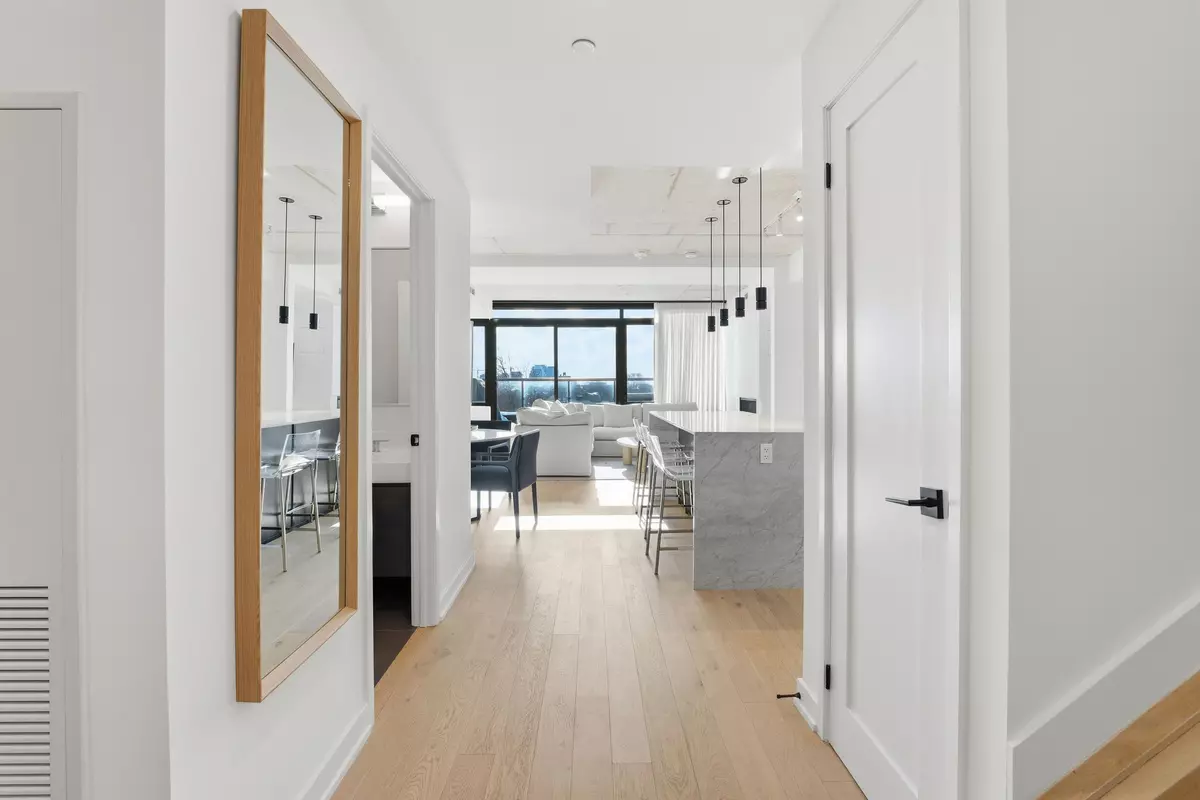 Toronto C01, ON M6H 3P7,899 College ST #PH619