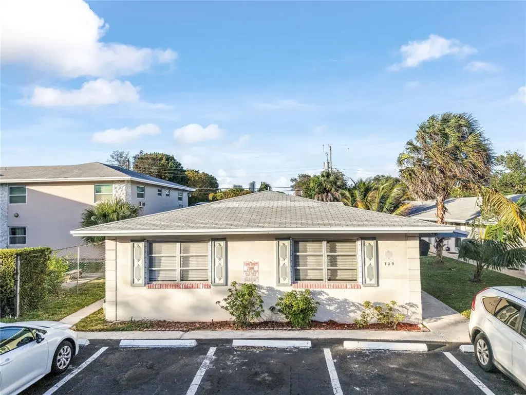 Fort Lauderdale, FL 33316,709 SE 15th St #1