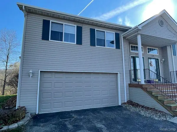 1079 RIVER RIDGE CIR, Grand Blanc, MI 48439