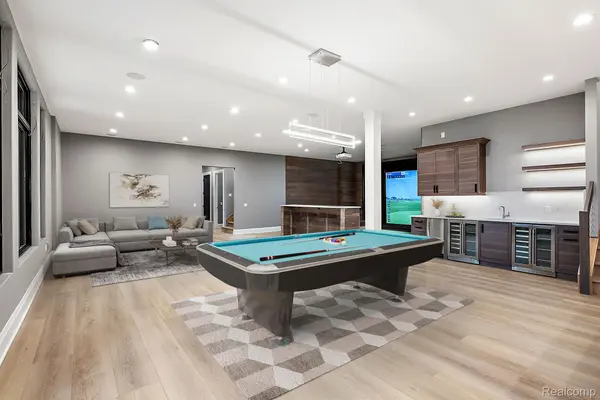 4483 Farm View DR, Ann Arbor, MI 48105