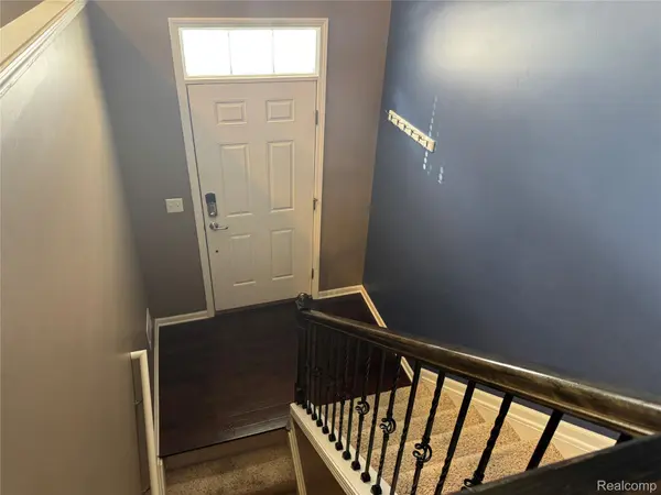 Novi, MI 48377,28024 Hopkins DR