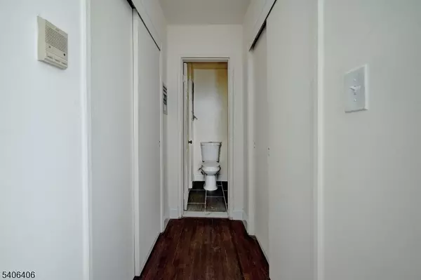 South Orange Village Twp., NJ 07079,22 Cottage St #2D