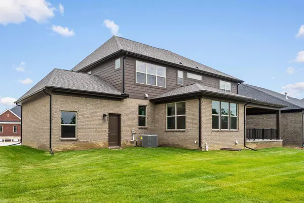 55735 Bay Oaks CT, Shelby Twp, MI 48315