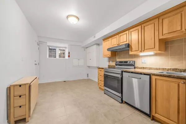 Toronto C01, ON M5S 2L4,213 Major ST #LOWER