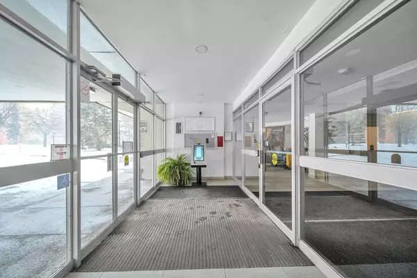 Toronto E04, ON M1P 4V9,120 Dundalk DR #101