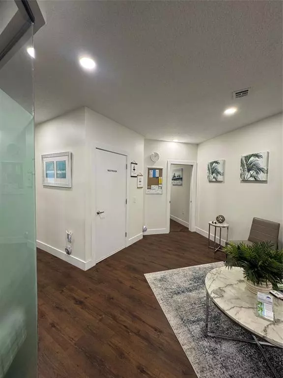 Plantation, FL 33324,9633 W Broward Blvd