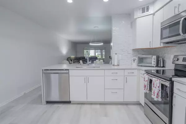 Coconut Creek, FL 33066,3201 Portofino Pt #F1