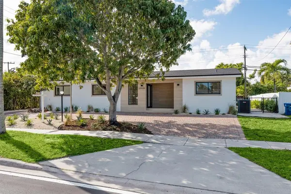 20500 Highland Lakes Blvd, Miami, FL 33179