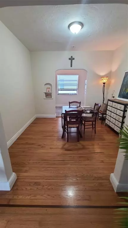 Miami Beach, FL 33139,1559 Meridian Ave #207