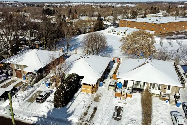 Newmarket, ON L3Y 2Z7,701 Sunnypoint DR