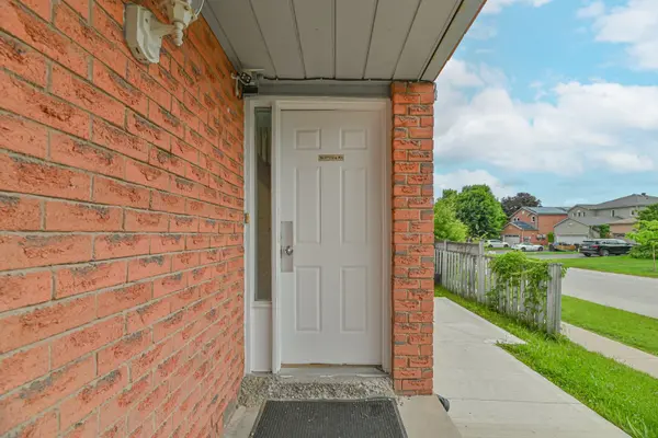 Barrie, ON L4M 5Y6,40 Blair CRES