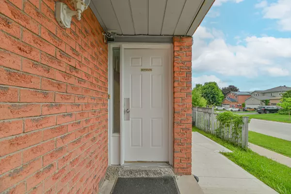 Barrie, ON L4M 5Y6,40 Blair CRES