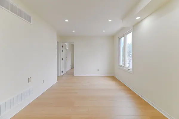 Barrie, ON L4M 5Y6,40 Blair CRES