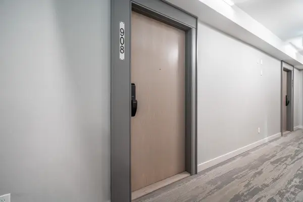 Burlington, ON L7R 0G9,370 Martha ST #908