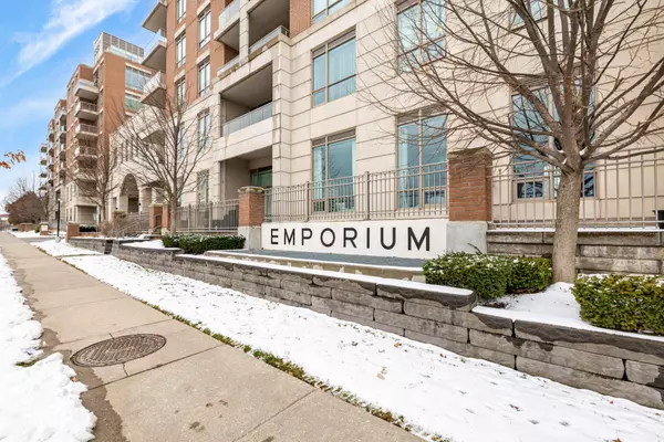 Oakville, ON L6H 0H1,2480 Prince Michael DR #221