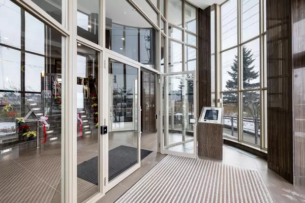 Oakville, ON L6H 0H1,2480 Prince Michael DR #221