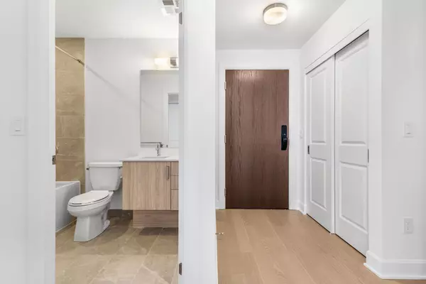 Oakville, ON L6H 8C8,3240 William Coltson AVE #1807