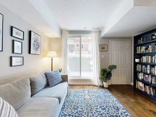 Toronto W02, ON M6H 4K7,65 Foundry AVE #77