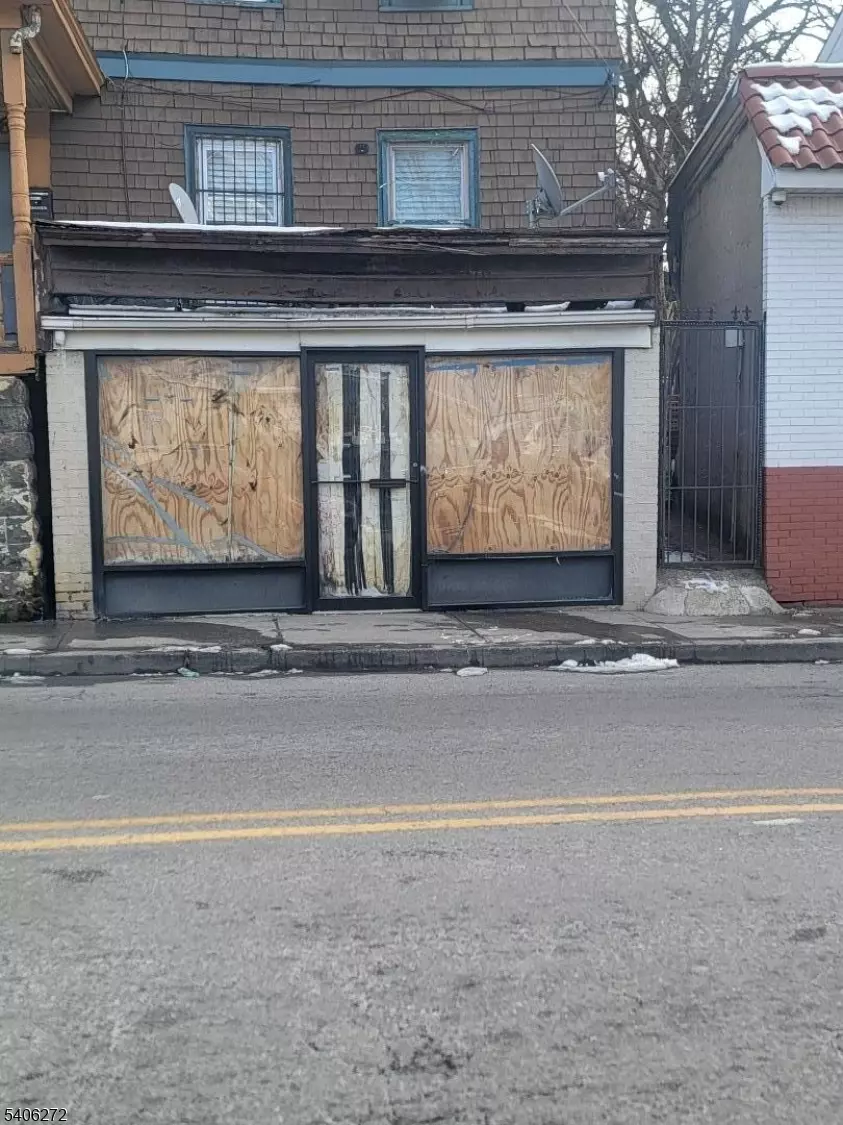 Paterson City, NJ 07522,18 Belmont Ave