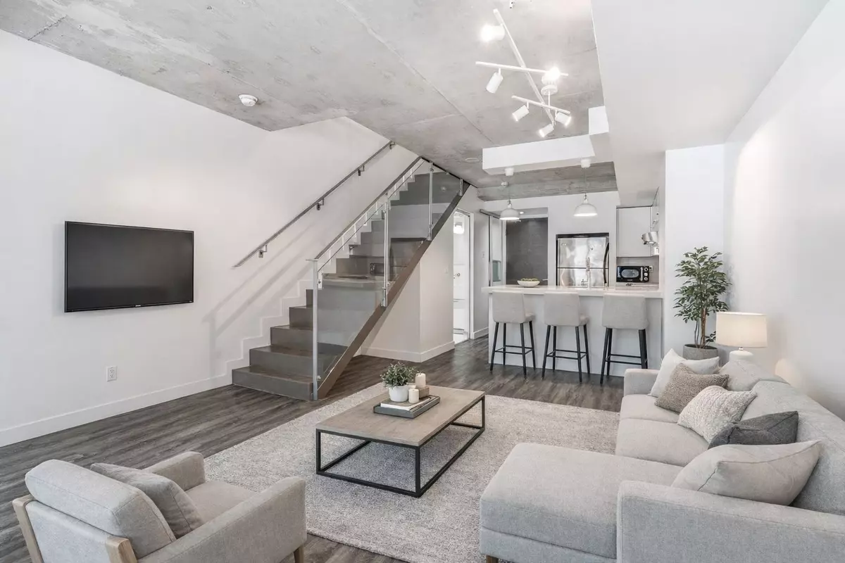 Toronto C01, ON M5V 2V1,55 Stewart ST #105