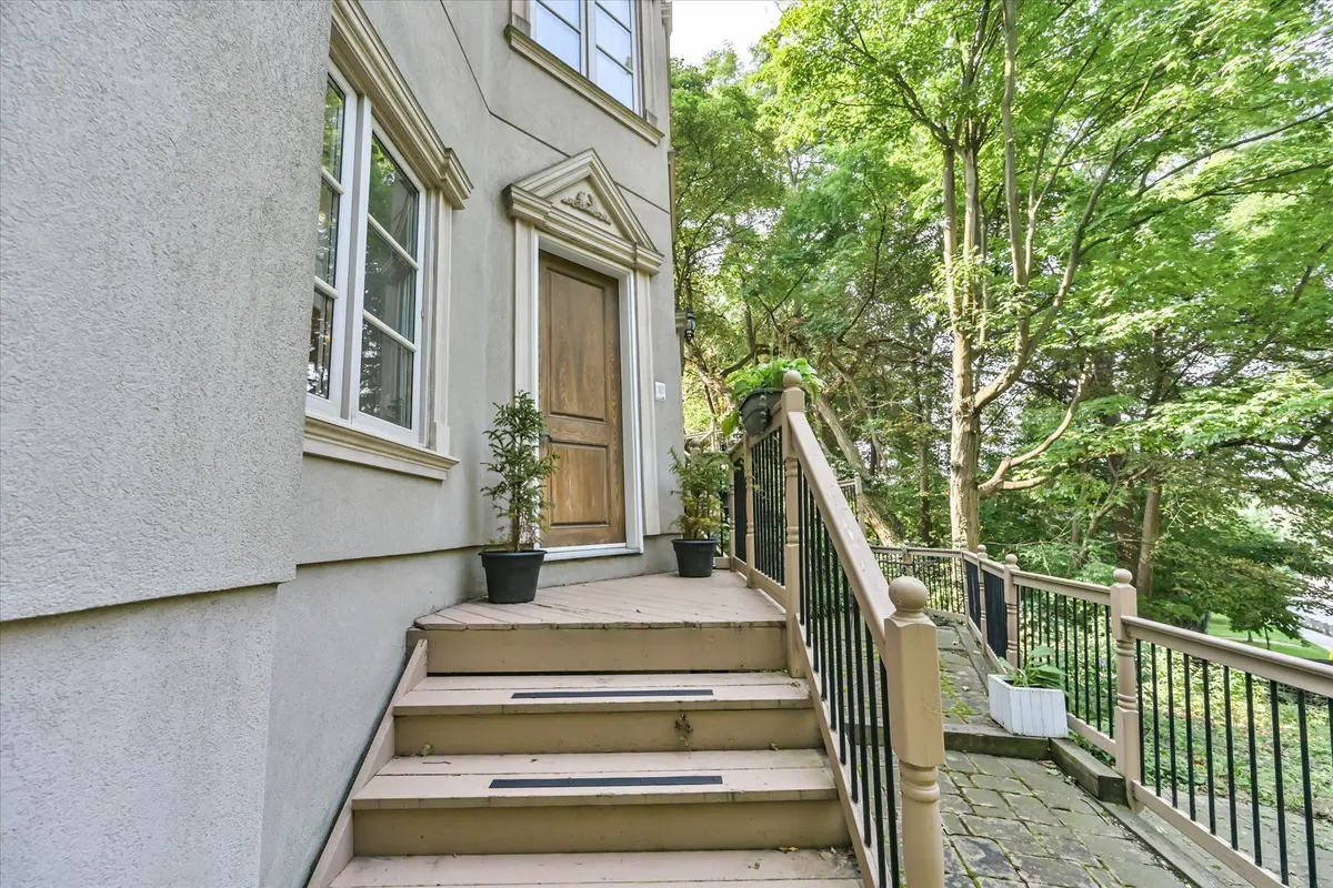 Toronto C12, ON M2P 1P7,50 Old Yonge ST #Suite 1