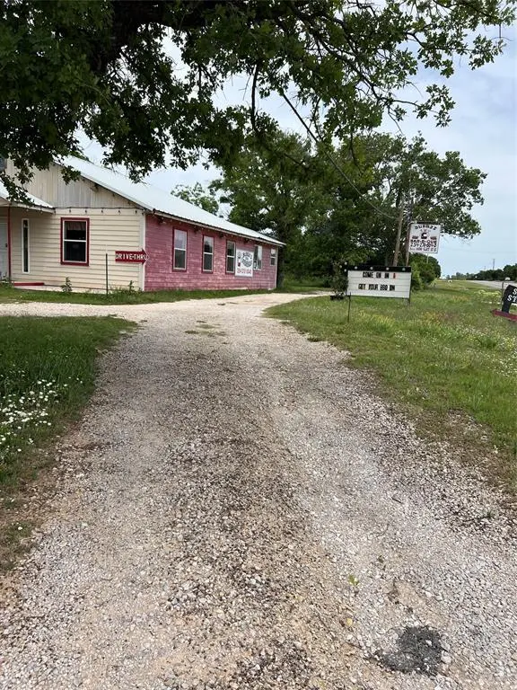 401 S Avenue E #A, Cross Plains, TX 76443