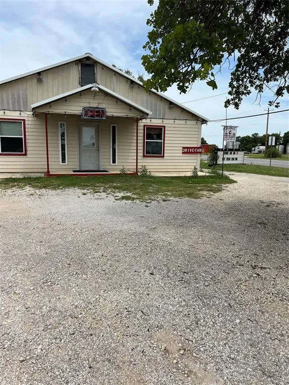 401 S Avenue E #A, Cross Plains, TX 76443