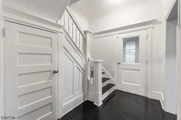 Newark City, NJ 07108,21 Leslie St